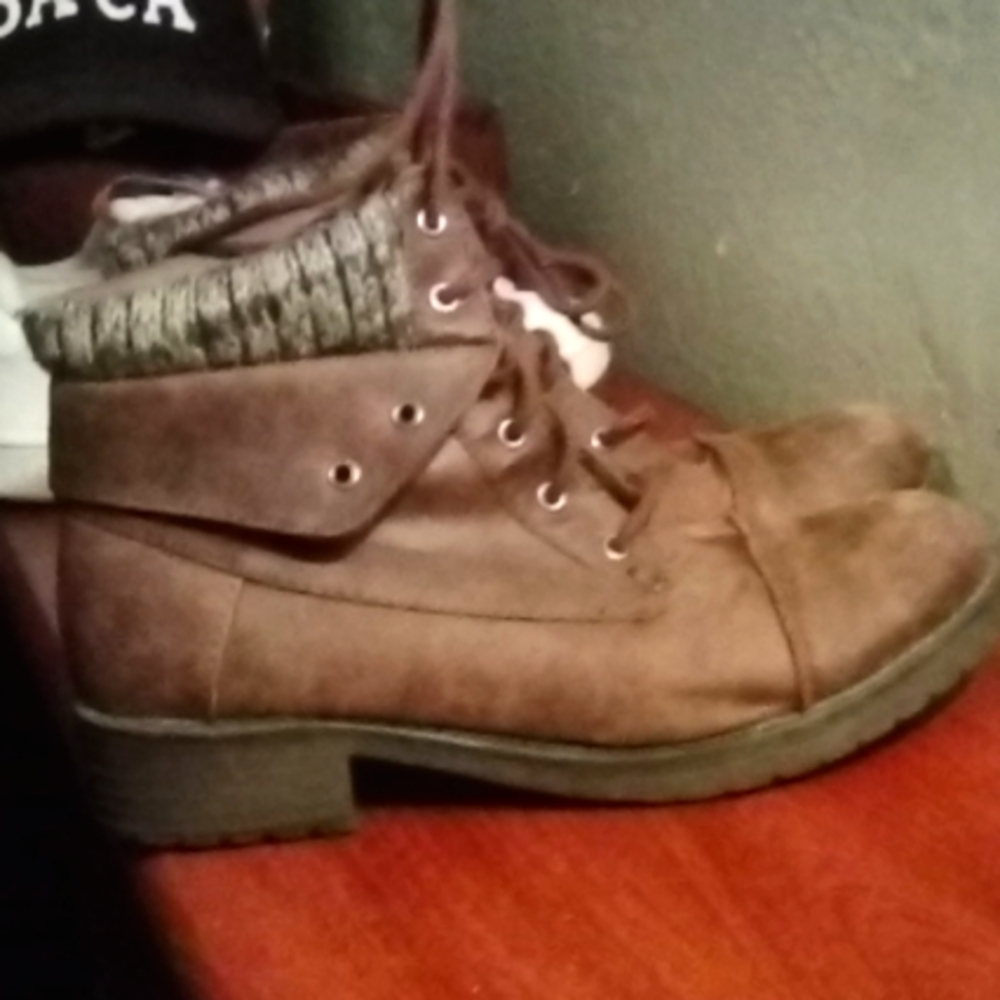 Faded glory boots size 6